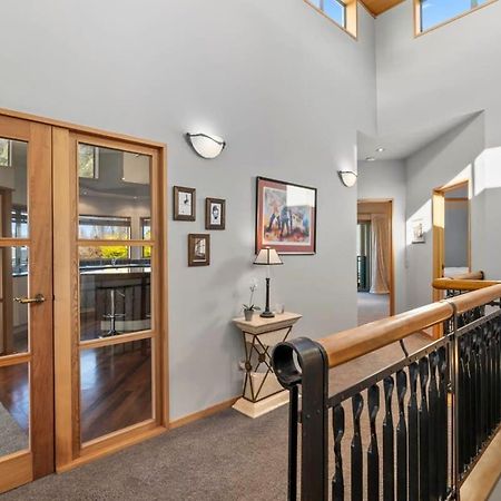 Lake View Villa Wanaka Bagian luar foto