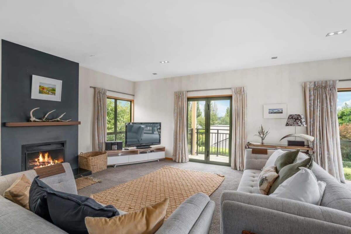 Lake View Villa Wanaka Bagian luar foto