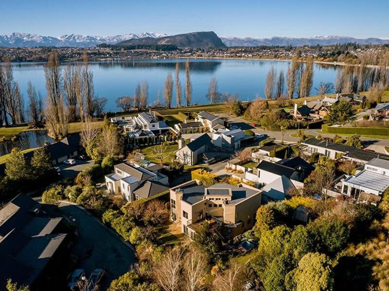 Lake View Villa Wanaka Bagian luar foto