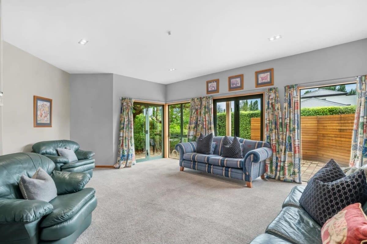 Lake View Villa Wanaka Bagian luar foto